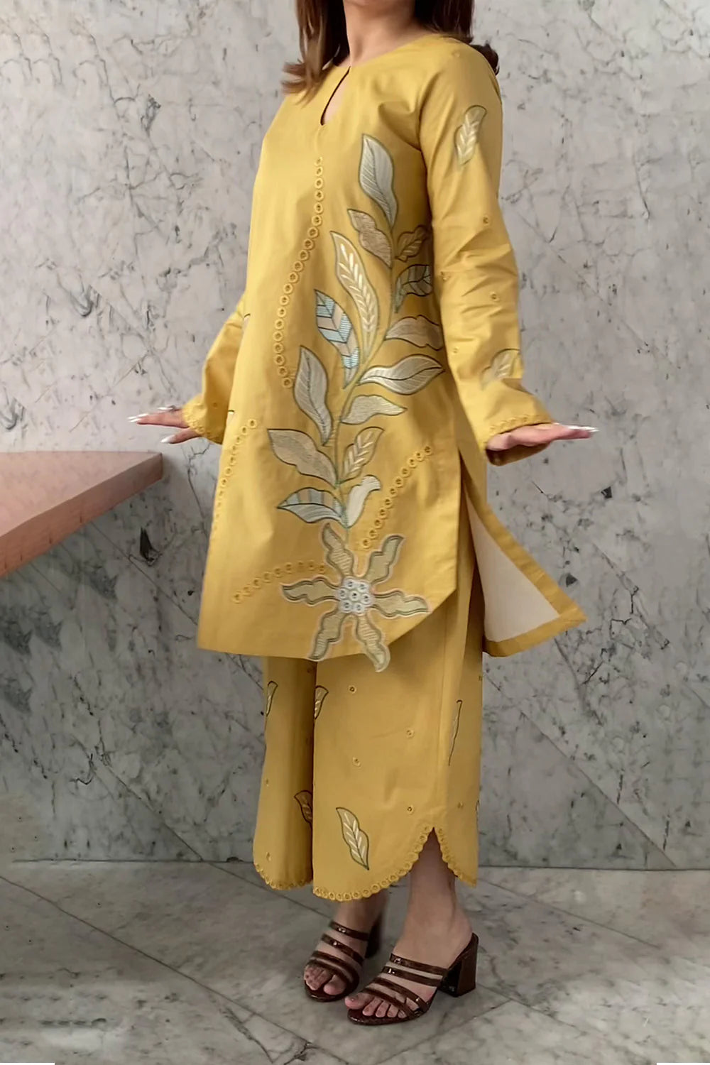 Golden yellow Zb-1062